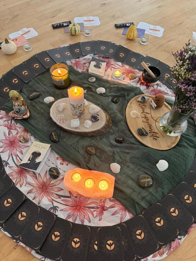 Liebevoll gestalteter Altar im Frauenkreis von Soul up your life