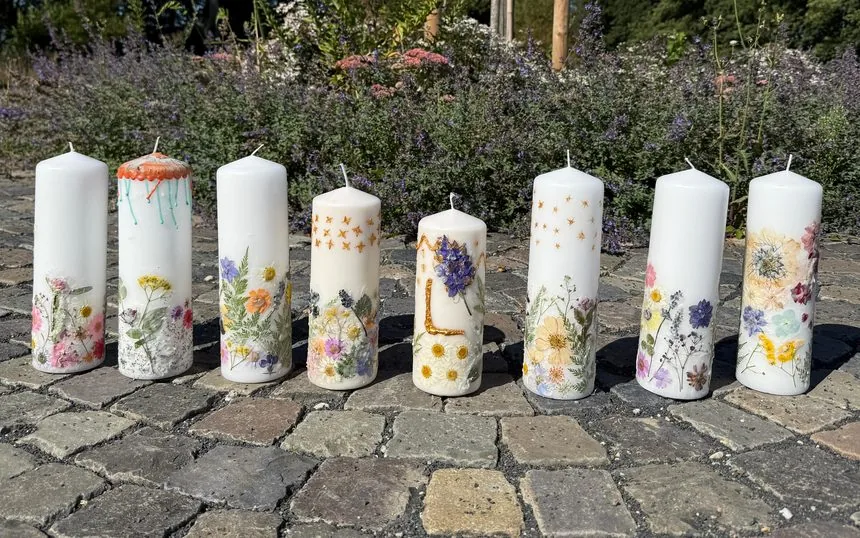 Manifestationskerzen-Workshop – handgemachte Kerzen mit gepressten Blüten